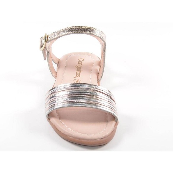 28143 Conguitos Sandalia Sandalia en material sintético metalizado. Cierre en pulsera con hebilla regulable y plantilla acolchad