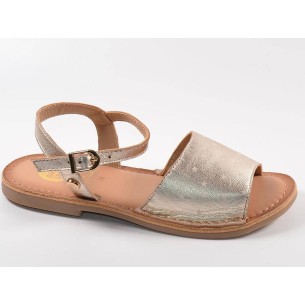 58974 Gioseppo Sandalia Sandalia de piel metalizada, pala adornada con un grabado de estrellas, pulsera con hebilla ajustable. P