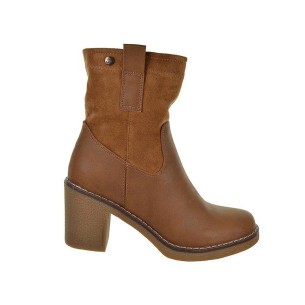 22231 Isteria Botín Botín en antelina y sintético. Forro en textil acolchado y cierre con cremallera interior. Piso de goma anti