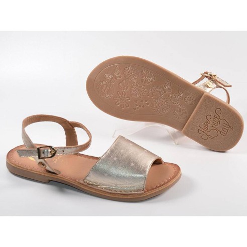 58974 Gioseppo Sandalia Sandalia de piel metalizada, pala adornada con un grabado de estrellas, pulsera con hebilla ajustable. P
