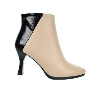 Sari19 Desireé Botín Piel Botín de piel con talón en charol. Plantilla en piel acolchada transpirable y ergonómica. Tacón de 7´5