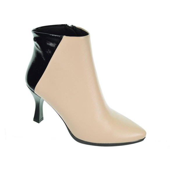 Sari19 Desireé Botín Piel Botín de piel con talón en charol. Plantilla en piel acolchada transpirable y ergonómica. Tacón de 7´5