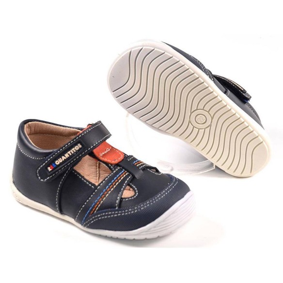 10190 Guantitos Sandalia Sandalia piel, forro y plantilla interior muy absorbente y transpirable. Cierre de velcro, máximo confo