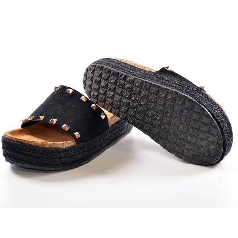 21053 Isteria  Zueco Chancla Zueco Material Antelina Con Pala Ancha Y Remaches. Planta Bio Con Piso Plataforma Forrado en Yute. 