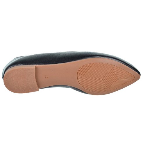 Zapato salón en piel y piso de goma antideslizante, muy ligero y flexible.