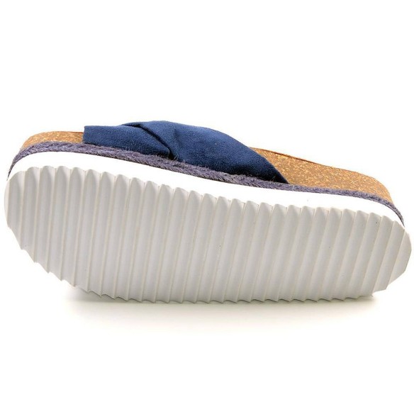 9044 Isteria Zueco Sandalia Zueco antelina con planta bío en piel y suela con plataforma de eva termo conformada. En animal prin