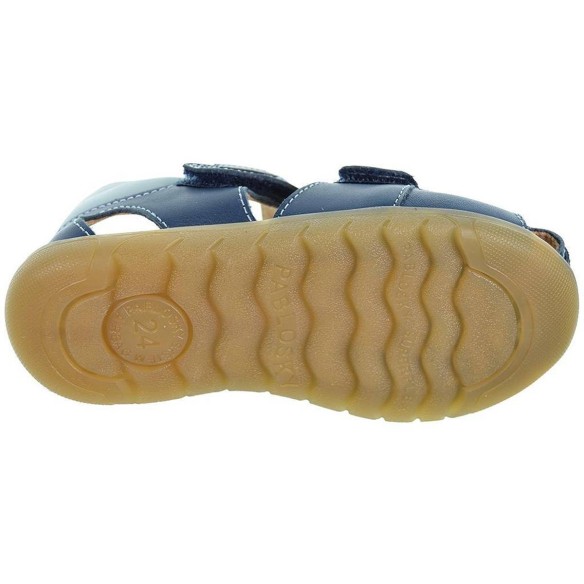 025821 Pablosky Sandalia en piel, velcro y plantilla acolchada absorbente y anti bacterias. Piso de goma antideslizante