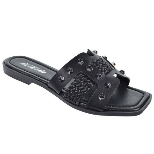 Isteria Zueco Mujer 23155  Con tiras trenzadas y decoración en remaches. Plantilla acolchada  y piso de goma antideslizante.