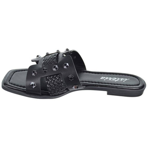 Isteria Zueco Mujer 23155  Con tiras trenzadas y decoración en remaches. Plantilla acolchada  y piso de goma antideslizante.