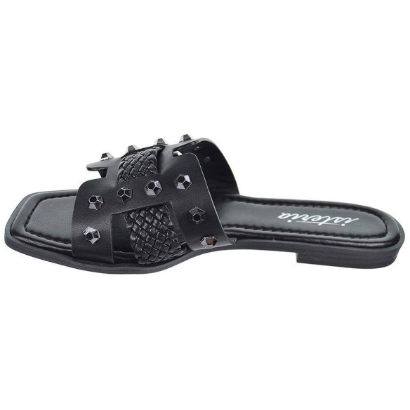 Isteria Zueco Mujer 23155  Con tiras trenzadas y decoración en remaches. Plantilla acolchada  y piso de goma antideslizante.