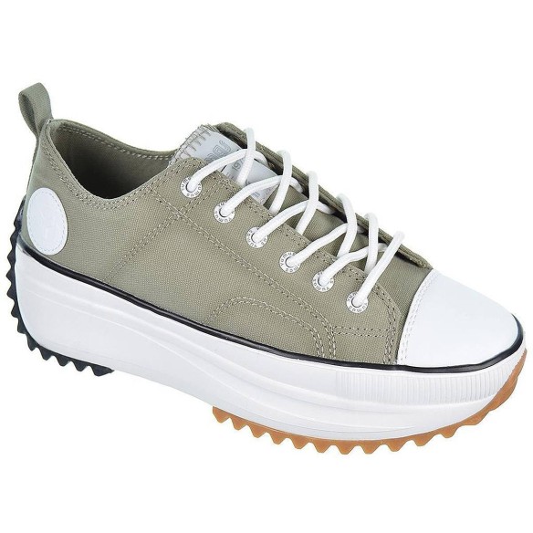 Layla Yumas Sneaker en lona, forro interior en textil y plantilla confort latex. Con cordones. Suela de goma antideslizante.