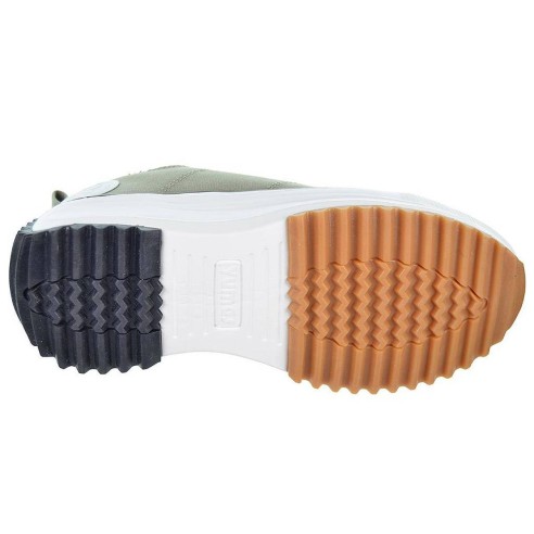 Layla Yumas Sneaker en lona, forro interior en textil y plantilla confort latex. Con cordones. Suela de goma antideslizante.