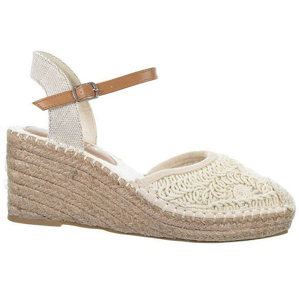 23085 D´Angela Alpargata textil trenzada, cierre en pulsera. Plantilla acolchada. Piso en yute con cuña de 7cm. Antideslizante.