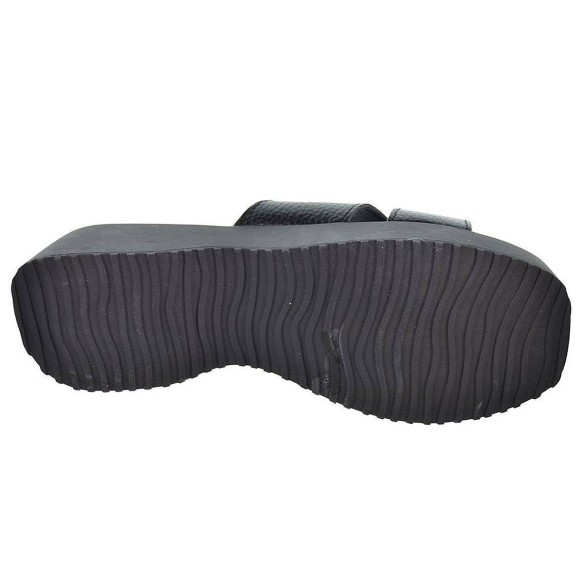 5194 Oh! My Sandals Zueco de piel con plantilla confort. Piso con plataforma de goma antideslizante.