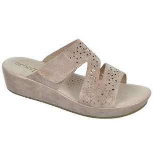 23589 Amarpies Zueco sintético perforado, forro textil.  Velcro ajustable. Piso con cuña de 4cm. antideslizante. Pies delicados 2
